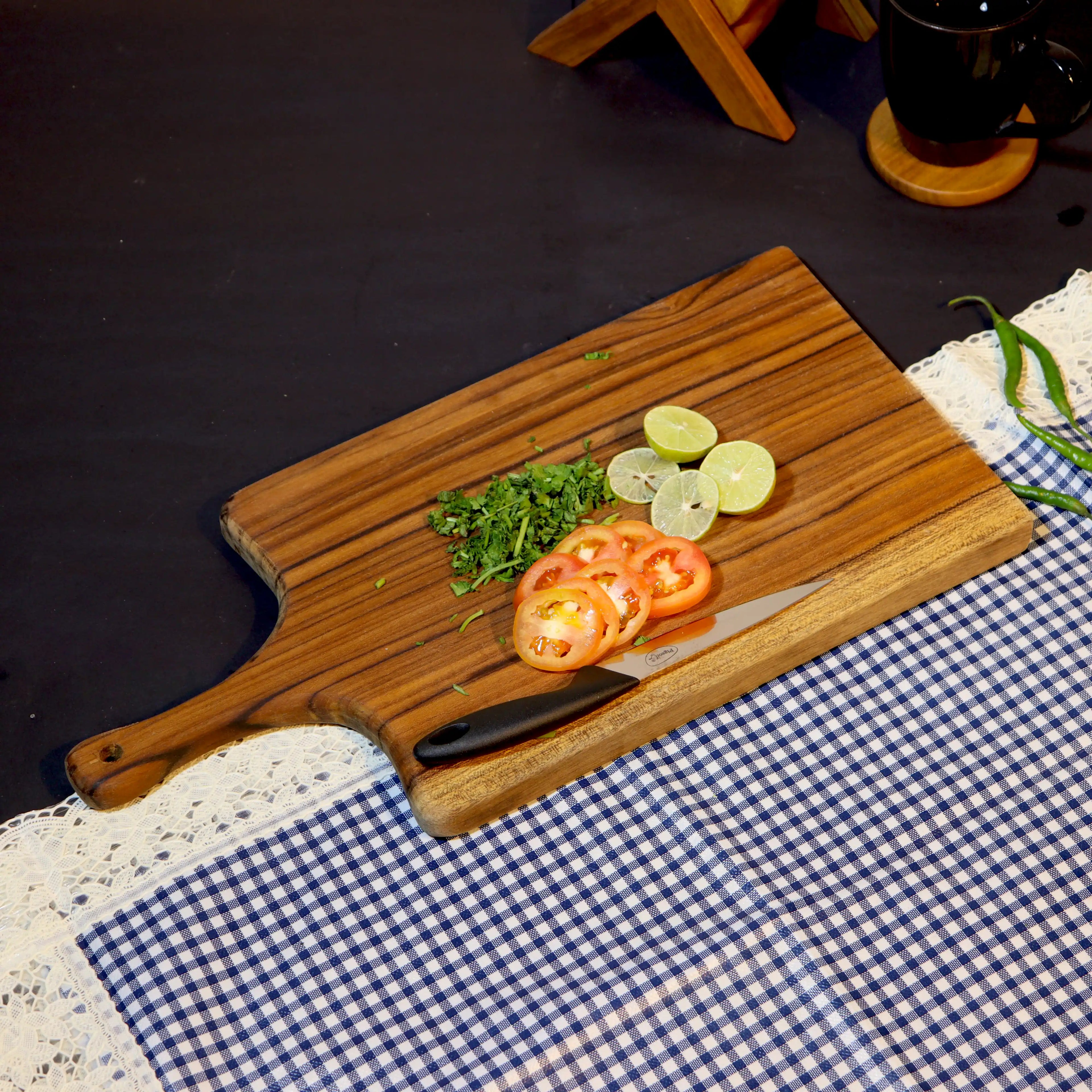 Chopping-Board-With-Handle-Image4